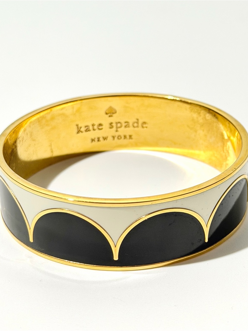 kate spade ♠️ Black White Scallop Enamel ahead of the curve bangle bracelet